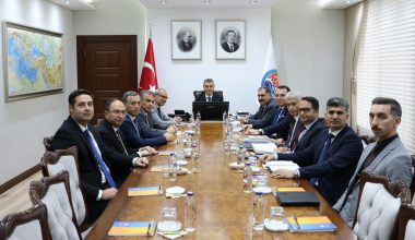 MERSİN VALİSİ ATİLLA TOROS’UN BAŞKANLIĞINDA, VALİ YARDIMCILARI VE KAYMAKAMLARIN KATILIMIYLA DEĞERLENDİRME VE KOORDİNASYON TOPLANTISI GERÇEKLEŞTİRİLDİ