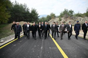 OSMANİYE’DE YOL SEFERBERLİĞİ: OLUKLU KÖYÜ BAĞLANTI YOLU HİZMETE AÇILDI