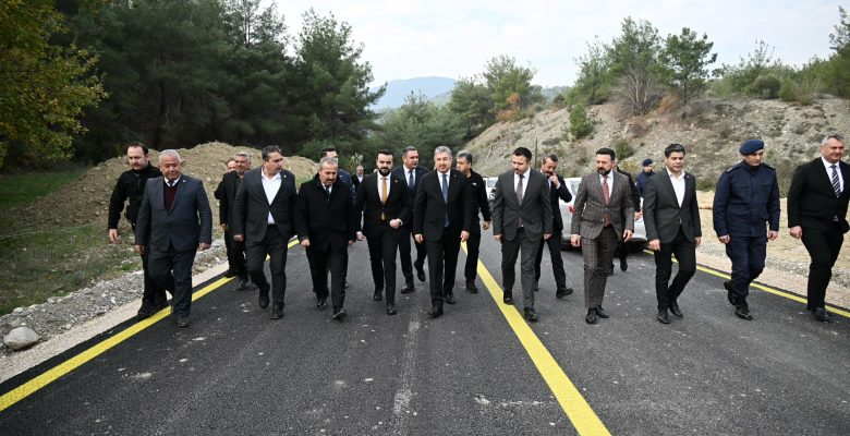 OSMANİYE’DE YOL SEFERBERLİĞİ: OLUKLU KÖYÜ BAĞLANTI YOLU HİZMETE AÇILDI