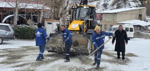 POZANTI BELEDİYESİ KAR MESAİSİNDE: EKİPLER GECE GÜNDÜZ SAHADA