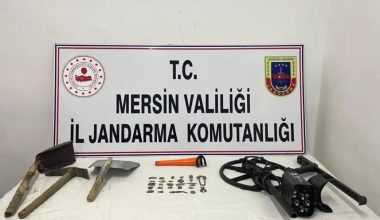 KAÇAK KAZI YAPAN 2 ŞÜPHELİ TARİHİ ESERLERLE YAKALANDI