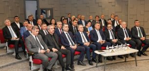 KARAİSALI’DA HAYVAN DOSTU BELEDİYECİLİK VURGUSU: SOKAK HAYVANLARI İÇİN ORTAK ÇÖZÜM MASASI