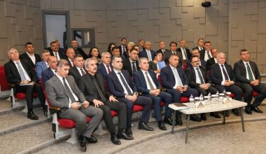 KARAİSALI’DA HAYVAN DOSTU BELEDİYECİLİK VURGUSU: SOKAK HAYVANLARI İÇİN ORTAK ÇÖZÜM MASASI