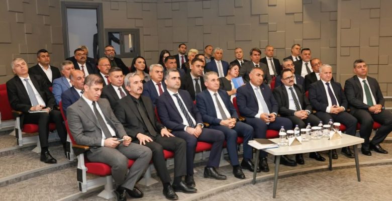 KARAİSALI’DA HAYVAN DOSTU BELEDİYECİLİK VURGUSU: SOKAK HAYVANLARI İÇİN ORTAK ÇÖZÜM MASASI