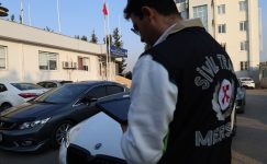 YOLU KAPATAN DÜĞÜN KONVOYUNA CEZA