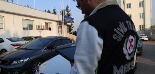 YOLU KAPATAN DÜĞÜN KONVOYUNA CEZA