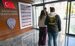 EVLERİ SOYAN ŞAHISLAR POLİSTEN KAÇAMADI