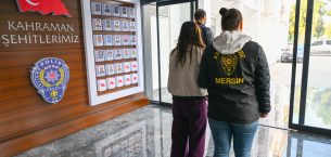 EVLERİ SOYAN ŞAHISLAR POLİSTEN KAÇAMADI