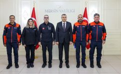 MERSİN VALİSİ ATİLLA TOROS, AFAD’IN 16. KURULUŞ YIL DÖNÜMÜ KAPSAMINDA, ZİYARETİNE GELEN İL AFET VE ACİL DURUM MÜDÜRÜ ALPARSLAN YENİTÜRK İLE GÖRÜŞTÜ