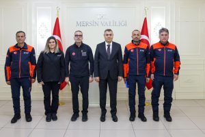 MERSİN VALİSİ ATİLLA TOROS, AFAD’IN 16. KURULUŞ YIL DÖNÜMÜ KAPSAMINDA, ZİYARETİNE GELEN İL AFET VE ACİL DURUM MÜDÜRÜ ALPARSLAN YENİTÜRK İLE GÖRÜŞTÜ