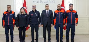 MERSİN VALİSİ ATİLLA TOROS, AFAD’IN 16. KURULUŞ YIL DÖNÜMÜ KAPSAMINDA, ZİYARETİNE GELEN İL AFET VE ACİL DURUM MÜDÜRÜ ALPARSLAN YENİTÜRK İLE GÖRÜŞTÜ