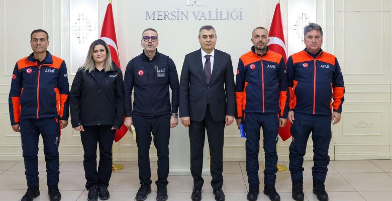 MERSİN VALİSİ ATİLLA TOROS, AFAD’IN 16. KURULUŞ YIL DÖNÜMÜ KAPSAMINDA, ZİYARETİNE GELEN İL AFET VE ACİL DURUM MÜDÜRÜ ALPARSLAN YENİTÜRK İLE GÖRÜŞTÜ