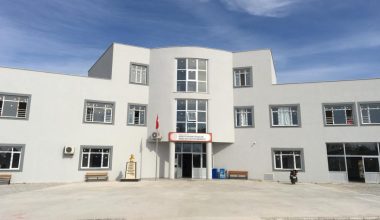 ANAMUR’DA OKUL BAHÇESİNDE DEHŞET! 12 YAŞINDAKİ ÖĞRENCİ, OKUL MÜDÜRÜNÜ VURDU