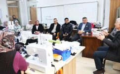 KARAİSALI’DA KADINLAR “HAZIR GİYİM MODEL MAKİNECİ” KURSUNDA BULUŞTU