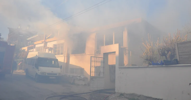 MERSİN’İN SİLİFKE İLÇESİNDEKİ EV YANGININDA İKİ KARDEŞ HAYATINI KAYBETTİ