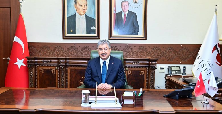 ESKİŞEHİR VALİSİ DR. ERDİNÇ YILMAZ GÖREVE BAŞLADI