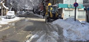 AKÇATEKİR’DE KAR KALINLIĞI 35 SANTİMETREYİ AŞTI: POZANTI BELEDİYESİ TEYAKKUZDA