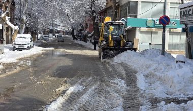 AKÇATEKİR’DE KAR KALINLIĞI 35 SANTİMETREYİ AŞTI: POZANTI BELEDİYESİ TEYAKKUZDA