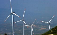 AKSA ENERJİ’DEN GÜLNAR’A DEV YEŞİL GÜÇ HAMLESİ: MERSİN’DE 100 MW’I AŞAN DEPOLAMALI RES İÇİN GOLDWİND İLE İMZA