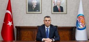 MERSİN VALİSİ ATİLLA TOROS’UN 3 OCAK MERSİN’İN DÜŞMAN İŞGALİNDEN KURTULUŞUNUN 104. YIL DÖNÜMÜ KUTLAMA MESAJI