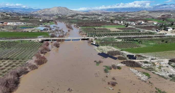 GÖKSU IRMAĞI’NIN TAŞKINI: TARIM ARAZİLERİ VE ENERJİ TESİSLERİ ZARAR GÖRDÜ