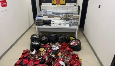 MERSİN’DE KAÇAK SİGARA VE MAKARON OPERASYONU: 8 GÖZALTI, 4 TUTUKLAMA