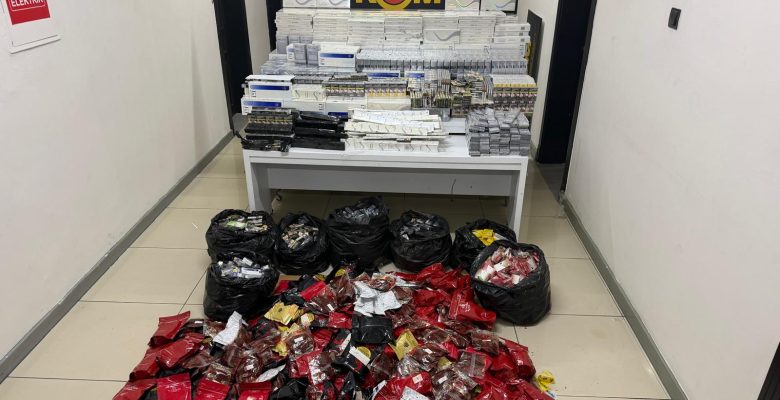 MERSİN’DE KAÇAK SİGARA VE MAKARON OPERASYONU: 8 GÖZALTI, 4 TUTUKLAMA