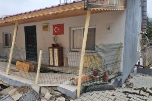 MEZİTLİ’DE HEYELAN: EVLER ZARAR GÖRDÜ, BÖLGEYE GİRİŞ KAPATILDI