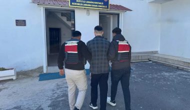 JANDARMA ARANAN ŞAHSI KISKIVRAK YAKALADI