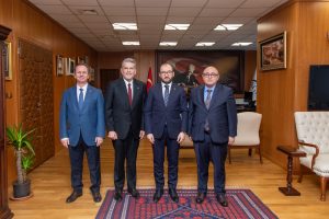 MİLLETVEKİLİ UYSAL, MERSİN’İN ELEKTRİK VE SOSYAL GÜVENLİK TALEPLERİNİ ANKARA’YA TAŞIDI