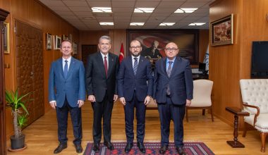 MİLLETVEKİLİ UYSAL, MERSİN’İN ELEKTRİK VE SOSYAL GÜVENLİK TALEPLERİNİ ANKARA’YA TAŞIDI