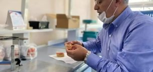 14 MART TIP BAYRAMI’NDA DİŞ HEKİMİ KİMLİĞİYLE DE ÖNE ÇIKAN BİR SİYASETÇİ: BAYRAM ÖZÇELİK