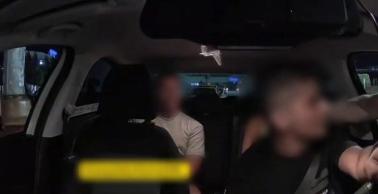 MERSİN’DE TAKSİ ŞOFÖRÜNÜ TEHDİT EDEN SÜRÜCÜ YAKALANDI: 180 BİN LİRA CEZA VE ADLİ İŞLEM YAPILDI