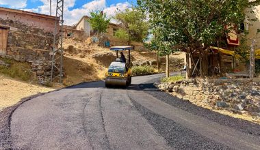 POZANTI’DA YUKARIBELEMEDİK MAHALLESİ’NDE YOLLAR YENİLENİYOR