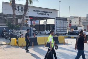 MERSİN LİMANI’NDA KİMYASAL SIZINTI İDDİASI: ÇOK SAYIDA ÇALIŞAN HASTANEYE KALDIRILDI