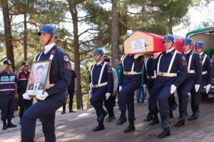 GİRNE AÇIKLARINDAKİ GEMİ KAZASINDA HAYATINI KAYBEDEN UZMAN ÇAVUŞ SON YOLCULUĞUNA UĞURLANDI