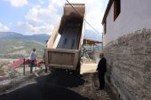 POZANTI’DA ASFALT ÇALIŞMALARI HIZ KESMEDEN SÜRÜYOR