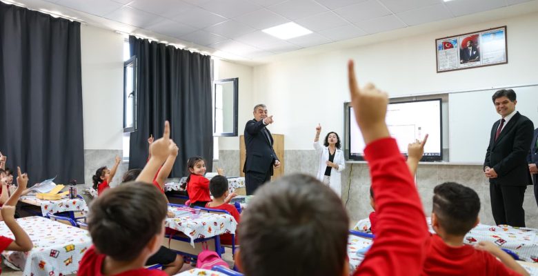 MERSİN VALİSİ ATİLLA TOROS’TAN FATİH İLKOKULU’NA ZİYARET