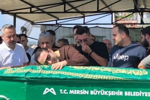 ATİLLA TAŞ’IN KIZI SEZEN TAŞ, MERSİN’DE GÖZYAŞLARI ARASINDA TOPRAĞA VERİLDİ